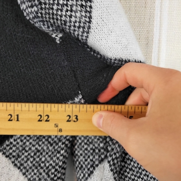 Lane Bryant Knit Cardigan Sweater Plaid Black White Size 14/16 - Picture 5 of 10